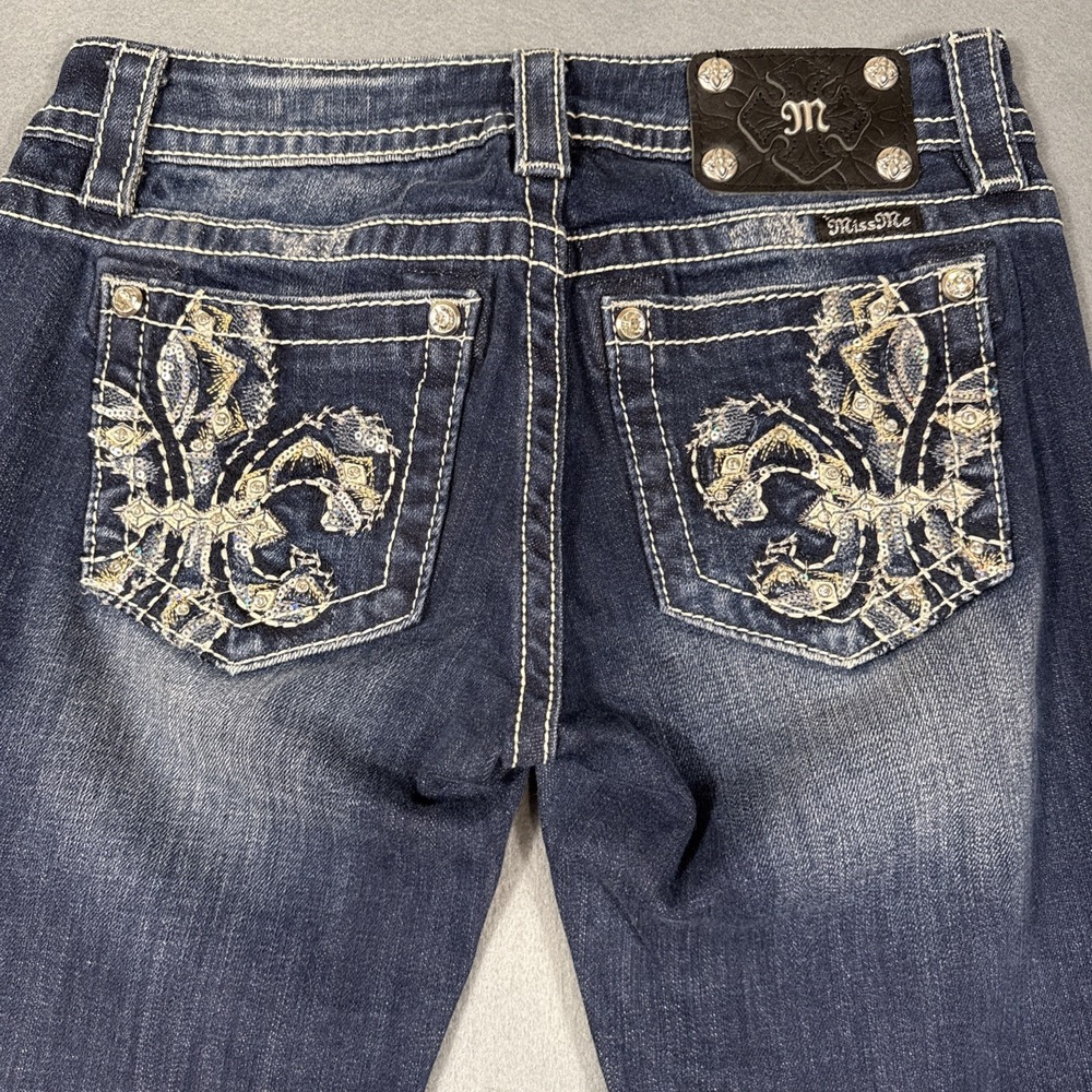Miss Me low Rise SIG Boot‎  26 Blue Jeans FLUER DI LIS EMBELISHSED THICK STITCH